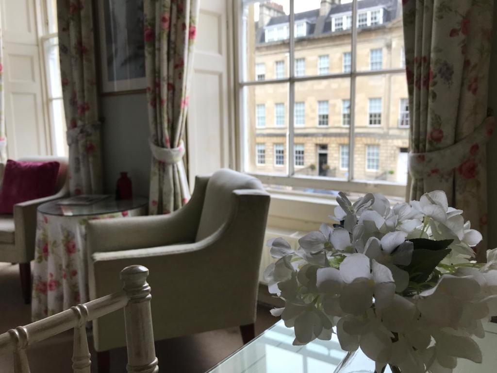 ホテル ザ ウィンザー タウンハウス バース エクステリア 写真 The Drawing Room at The Bath and County Club