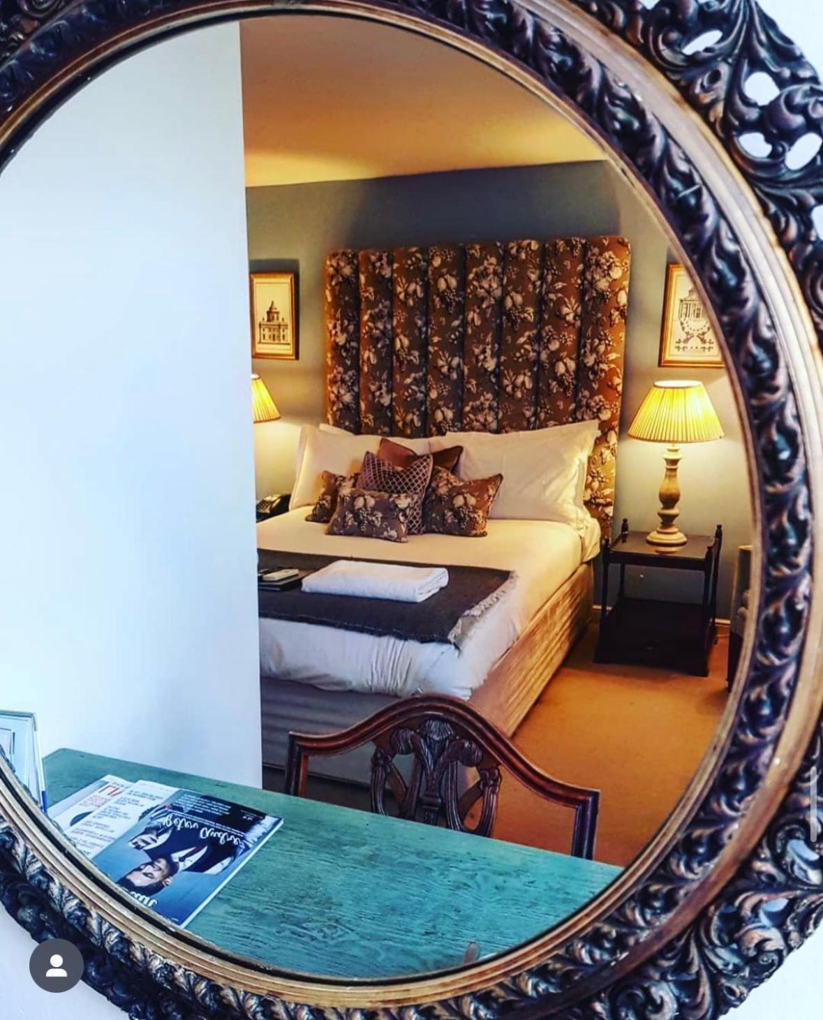 ホテル ザ ウィンザー タウンハウス バース エクステリア 写真 A bedroom at the hotel