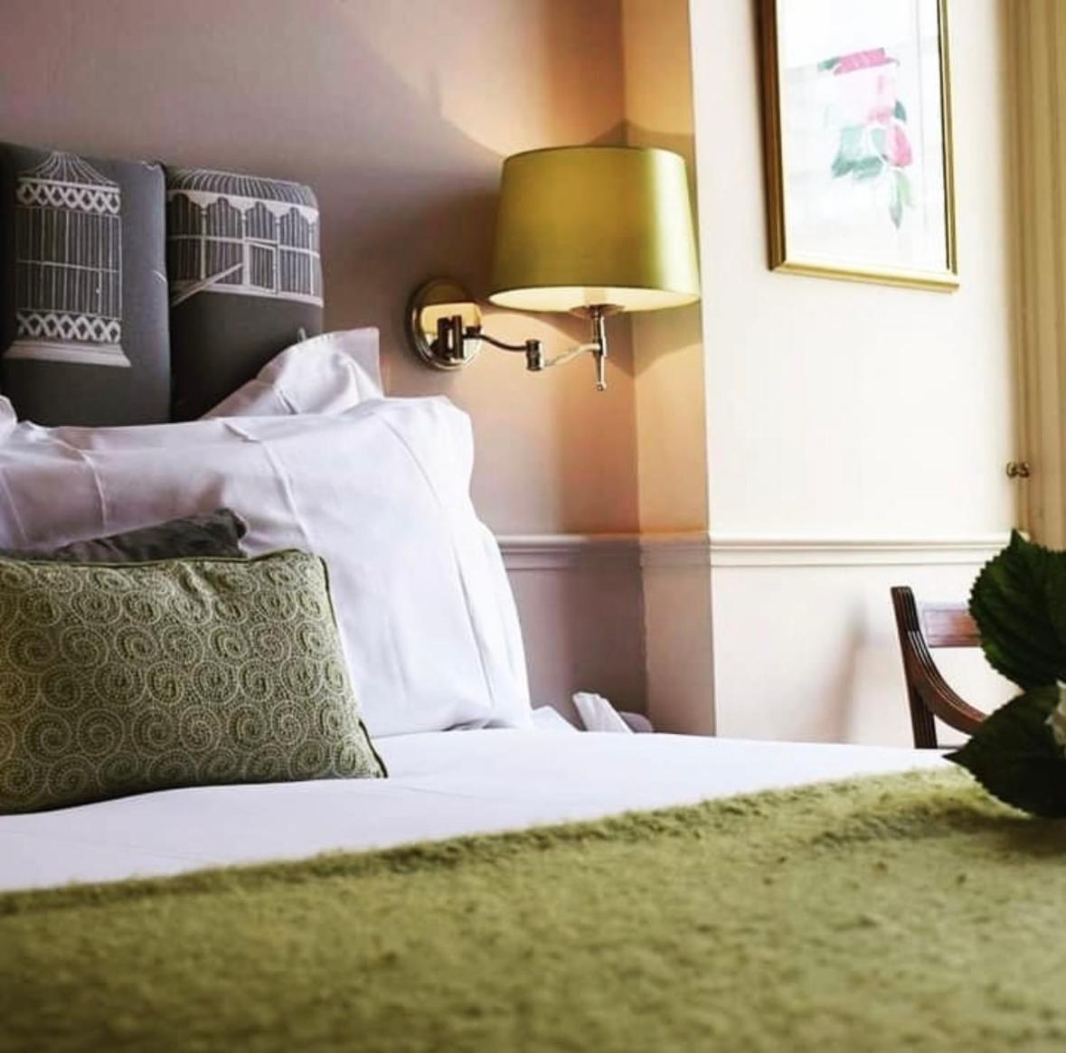 ホテル ザ ウィンザー タウンハウス バース エクステリア 写真 A bedroom at the hotel