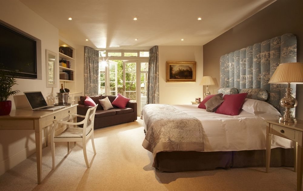 ホテル ザ ウィンザー タウンハウス バース エクステリア 写真 A bedroom at The Old parsonage
