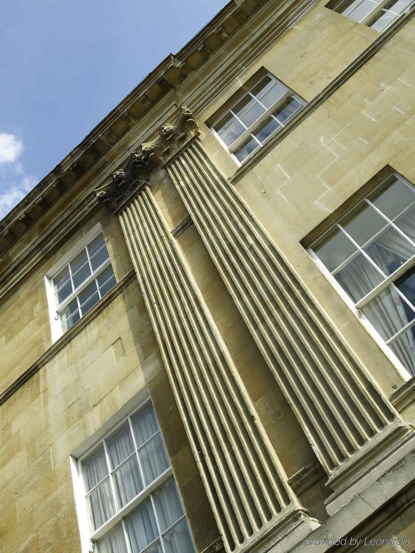ホテル ザ ウィンザー タウンハウス バース エクステリア 写真 The columns of the main building