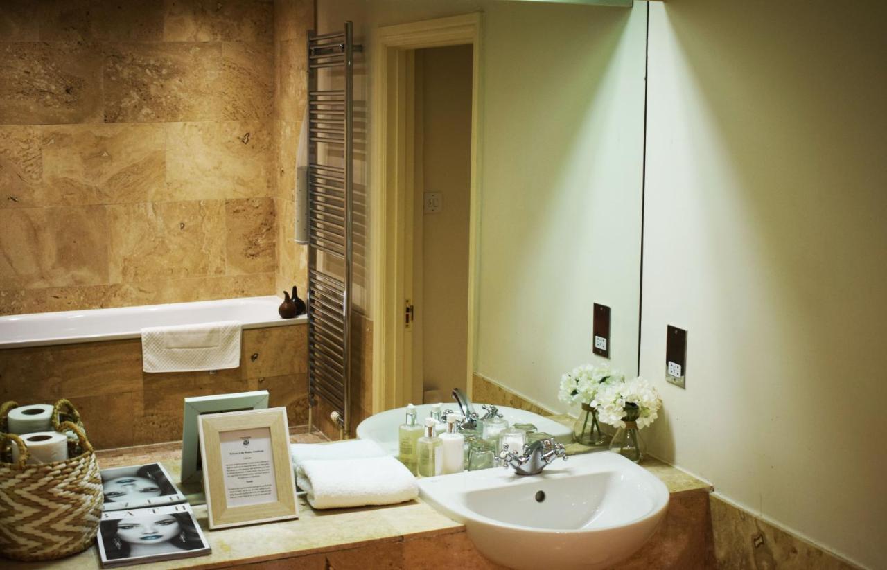 ホテル ザ ウィンザー タウンハウス バース エクステリア 写真 Bathroom lighting